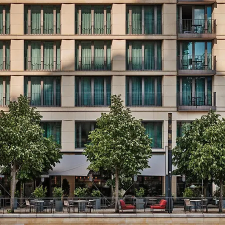 Radisson Collection Hotel, Hotel